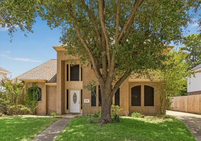 Photo 3 of Single family home for sale at 10707 Canmere Ct, Houston, TX 77070 | MLS# 10637575 | Listing updated on 2026-09-21