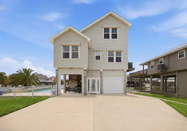 Photo 1 of Single family home for sale at 1315 Wahini St, Galveston, TX 77554 | MLS# 87207107 | Listing updated on 2026-10-10