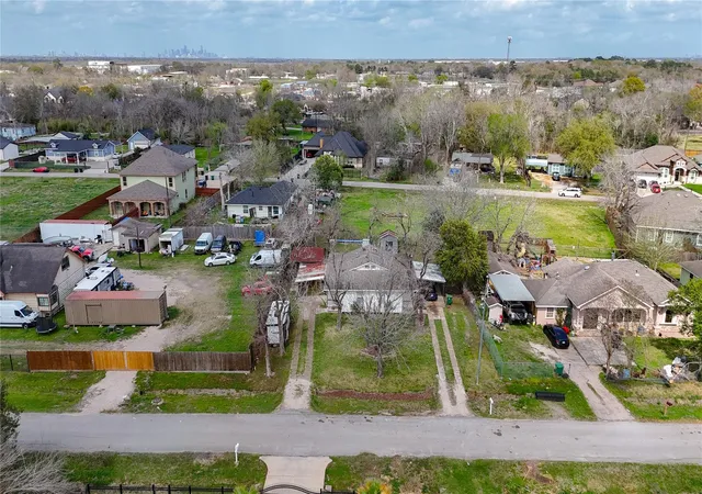 Photo 3 of Multi family home for sale at 6109 Hertford St, Houston, TX 77048 | MLS# 33331208 | Listing updated on 2026-07-25