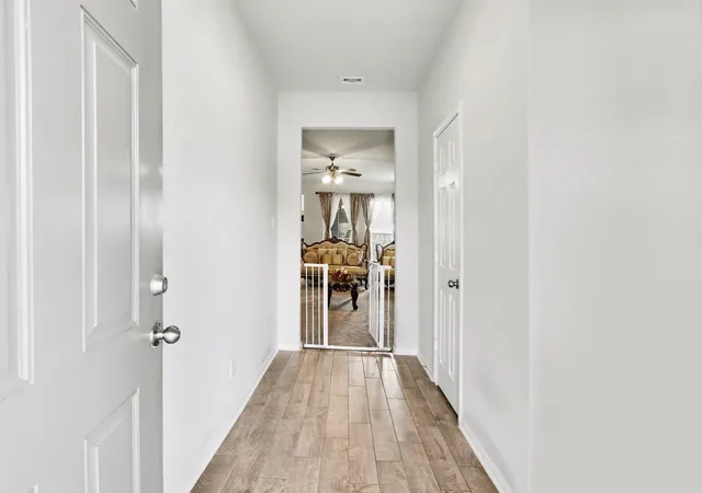 Photo 4 of House for sale at 910 Steel Blue Dr, Houston, TX 77073 | MLS# 19357440 | Listing updated on 2026-09-12