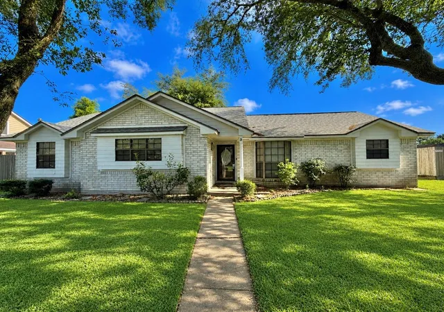 Photo 1 of Sale Pending at 3 S Erik Dr, Angleton, TX 77515 | MLS# 59845091 | Listing updated on 2026-09-18