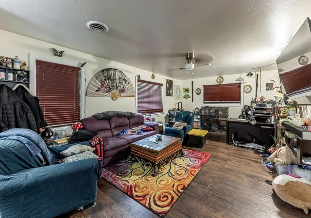 2nd image of 324 13th St, Huntsville, TX 77340 | MLS# 51905536