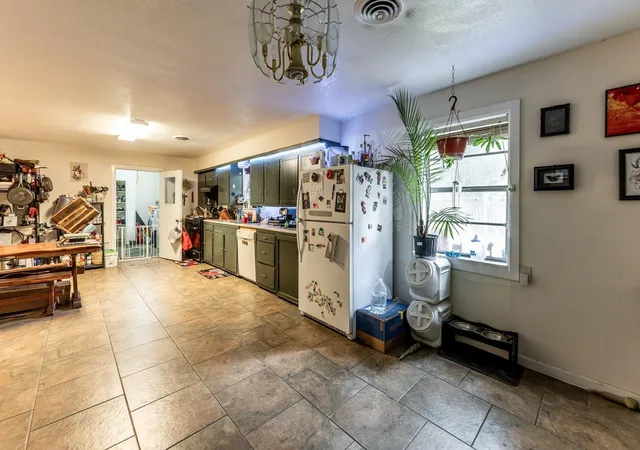 Photo 3 of Single family home for sale at 324 13th Street, Huntsville, TX 77340 | MLS# 51905536 | Listing updated on 2026-07-25