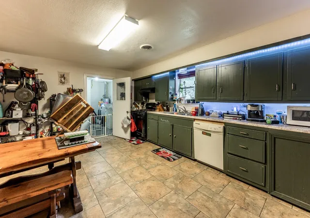 Photo 4 of Single family home for sale at 324 13th Street, Huntsville, TX 77340 | MLS# 51905536 | Listing updated on 2026-07-25