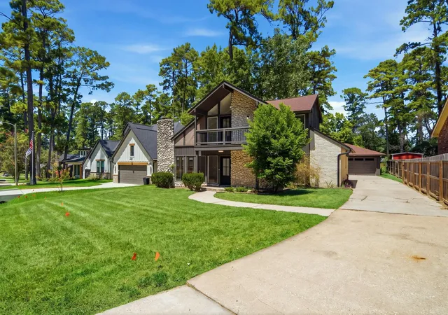 2nd image of 13946 Dolphin Dr, Willis, TX 77318 | MLS# 44440479
