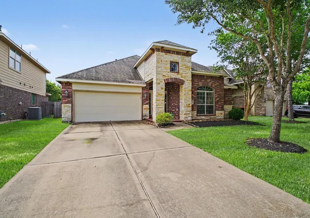 Photo 3 of Single family home for sale at 7011 Spruce View Ct, Richmond, TX 77407 | MLS# 27214464 | Listing updated on 2026-09-22