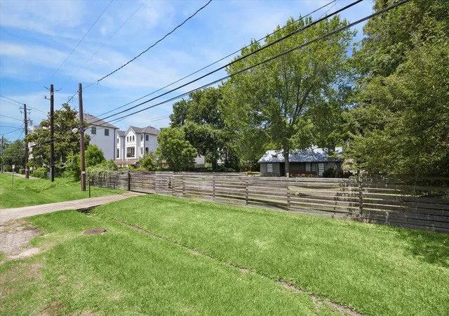 Photo 3 of Land for sale at 1235 W 25th St, Houston, TX 77008 | MLS# 18805682 | Listing updated on 2026-09-14