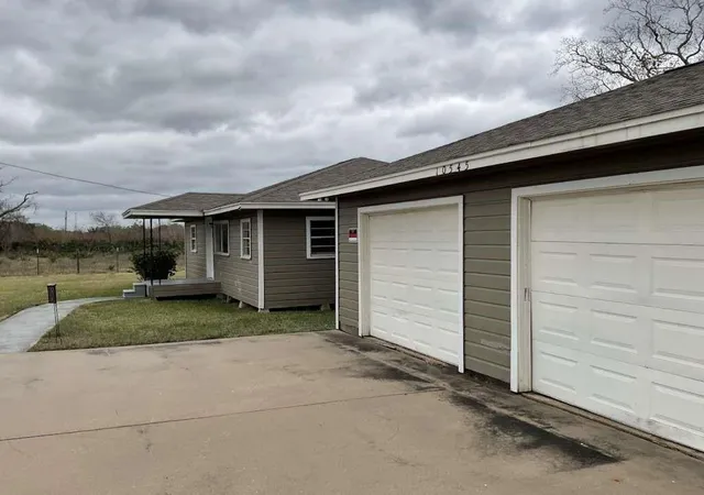 Photo 2 of Single family home for sale at 10545 Fm 521 Rd, Brazoria, TX 77422 | MLS# 6298371 | Listing updated on 2026-10-03