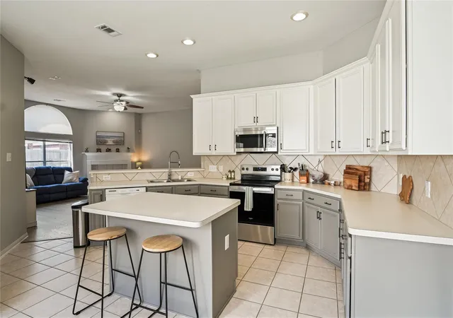 Photo 2 of Single family home for sale at 5710 Shady Hollow Ct, Rosharon, TX 77583 | MLS# 56912851 | Listing updated on 2026-08-29