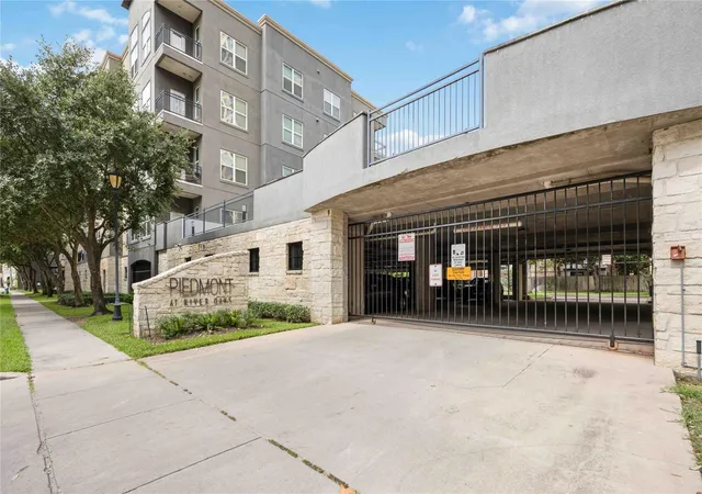 2nd image of 1010 Rosine St, Houston, TX 77019