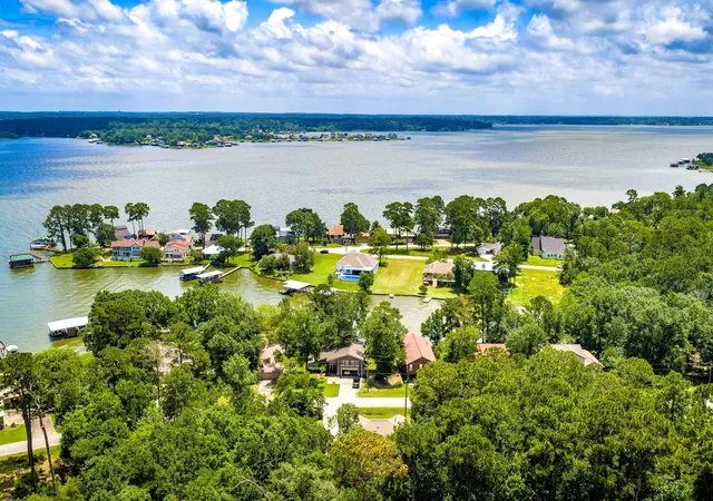 5th image of 241 Whisperwood Dr, Onalaska, TX 77360 | MLS# 77618121