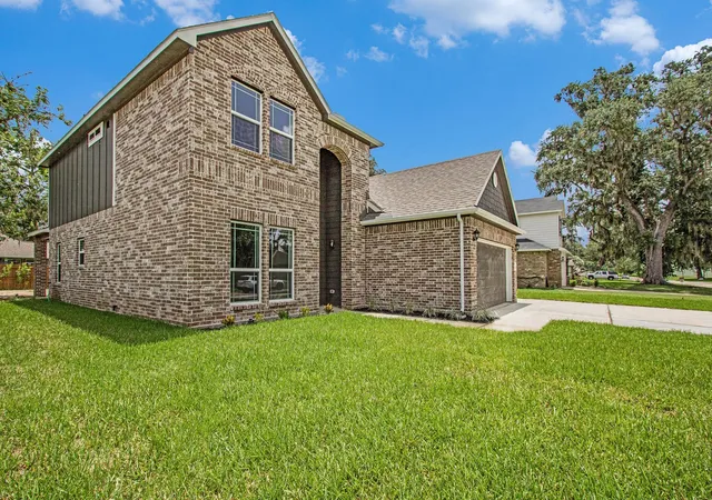 Homes for sale in West Columbia, TX | 2239 Lakewood Dr, West Columbia, TX 77486 | MLS# 26592934