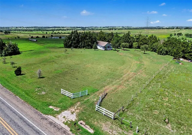 1st image of 7740 N Us Hwy 77, Schulenburg, TX 78956 | MLS# 76787663