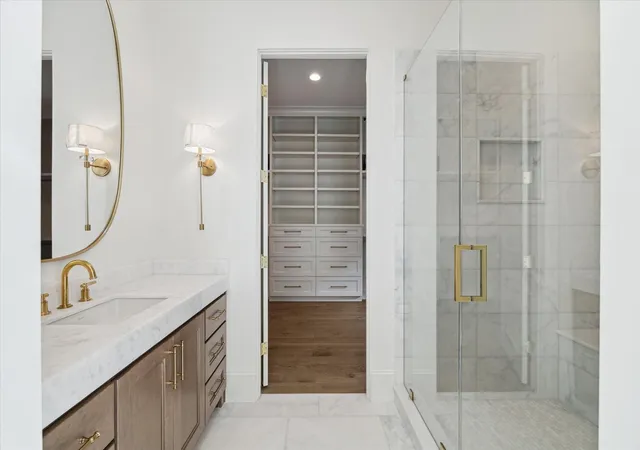 Photo 1 of Single family home for sale at 25 Wentworth Gate Path, Houston, TX 77027 | MLS# 45961189 | Listing updated on 2026-08-22