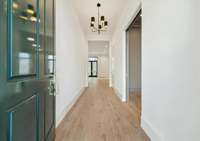 Photo 3 of Single family home for sale at 25 Wentworth Gate Path, Houston, TX 77027 | MLS# 45961189 | Listing updated on 2026-08-22