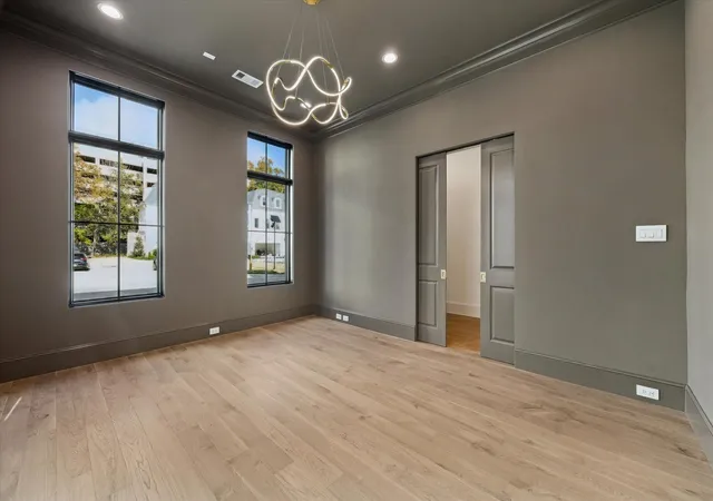 Photo 4 of Single family home for sale at 25 Wentworth Gate Path, Houston, TX 77027 | MLS# 45961189 | Listing updated on 2026-08-22