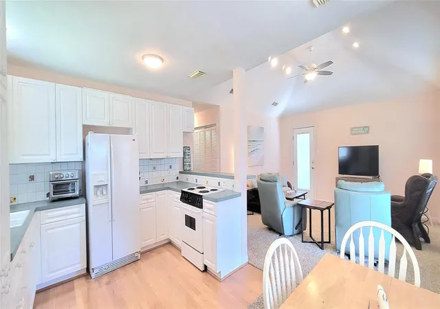 Photo 3 of Single family home for sale at 4015 Navarro Dr, Galveston, TX 77554 | MLS# 64905586 | Listing updated on 2026-09-11