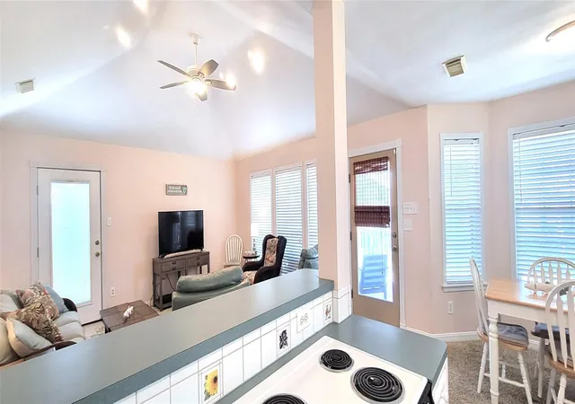 Photo 4 of Single family home for sale at 4015 Navarro Dr, Galveston, TX 77554 | MLS# 64905586 | Listing updated on 2026-09-11