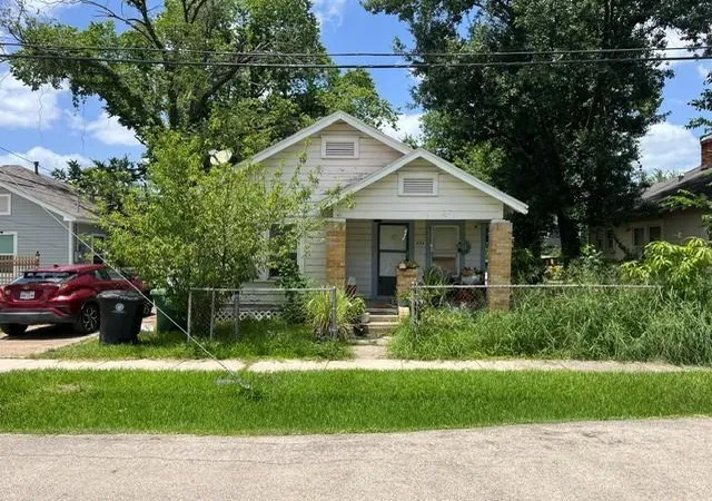 Photo 2 of Single family home for sale at 833 Wilkes St, Houston, TX 77009 | MLS# 52967676 | Listing updated on 2026-07-22