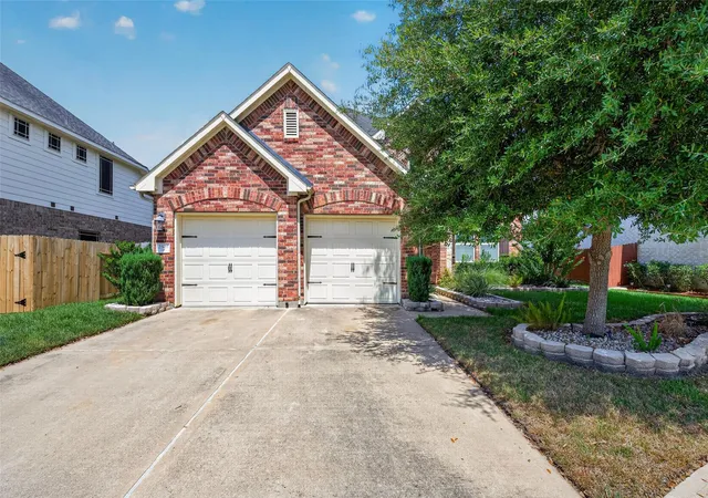 Photo 1 of Sale Pending at 2503 Golfridge Cir, Houston, TX 77089 | MLS# 49437898 | Listing updated on 2026-09-18