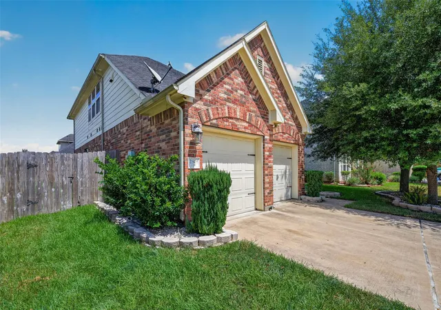 Photo 2 of Sale Pending at 2503 Golfridge Cir, Houston, TX 77089 | MLS# 49437898 | Listing updated on 2026-09-18