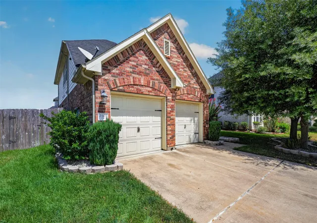 Photo 3 of Sale Pending at 2503 Golfridge Cir, Houston, TX 77089 | MLS# 49437898 | Listing updated on 2026-09-18