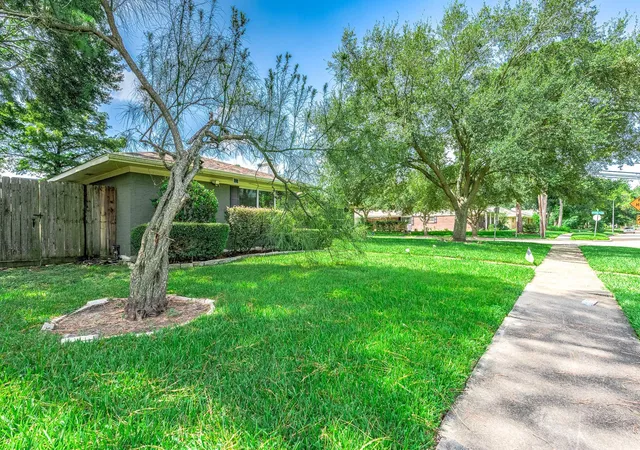 2nd image of 5331 Imogene St, Houston, TX 77096 | MLS# 36450262