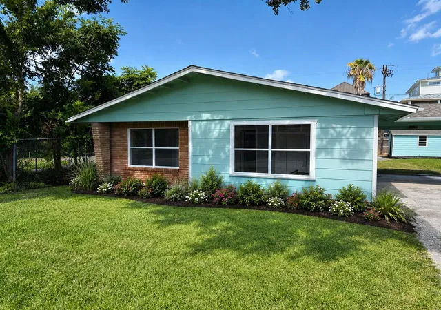 1st image of 529 E Shore Dr, Kemah, TX 77565 | MLS# 12812018