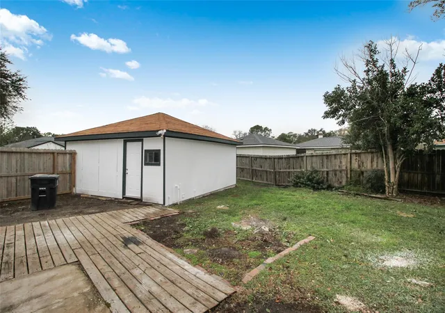 22nd image of 10534 Huntington Wood Dr, Houston, TX 77099 | MLS# 76082650