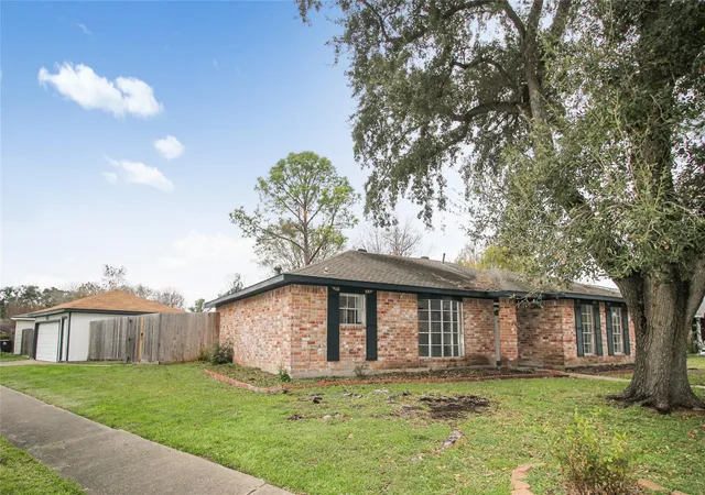 2nd image of 10534 Huntington Wood Dr, Houston, TX 77099 | MLS# 76082650