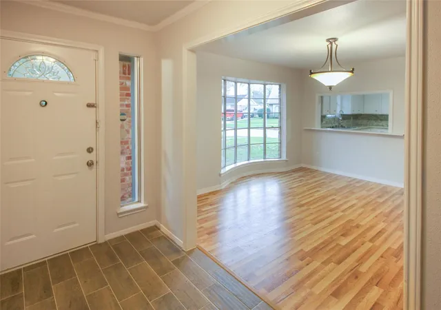 3rd image of 10534 Huntington Wood Dr, Houston, TX 77099 | MLS# 76082650