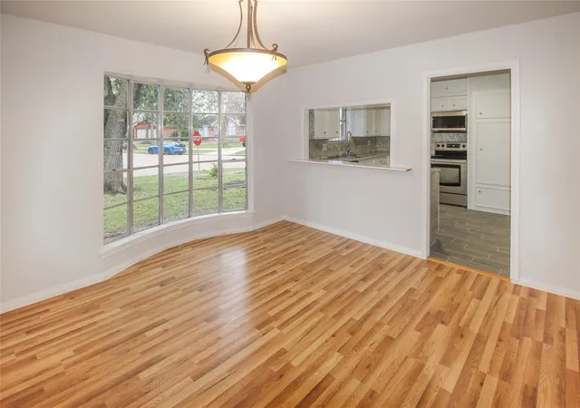 4th image of 10534 Huntington Wood Dr, Houston, TX 77099 | MLS# 76082650
