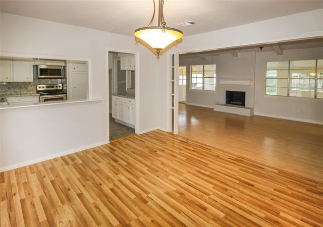 5th image of 10534 Huntington Wood Dr, Houston, TX 77099 | MLS# 76082650