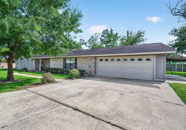 3rd image of 210 Woodhaven St, Highlands, TX 77562 | MLS# 64182458
