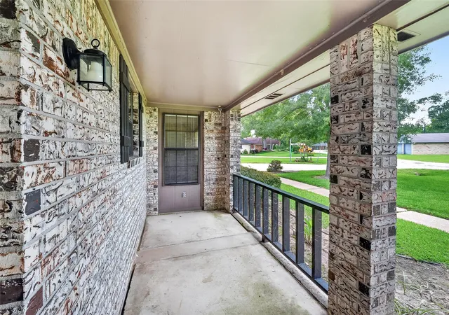 4th image of 210 Woodhaven St, Highlands, TX 77562 | MLS# 64182458