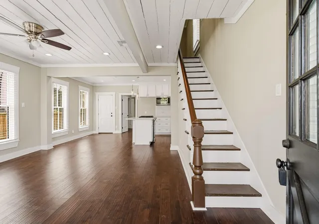 Photo 2 of Single family home for sale at 1011 Sealy St, Galveston, TX 77550 | MLS# 92943766 | Listing updated on 2026-08-30