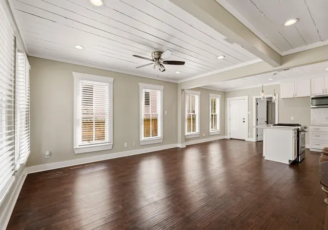 Photo 3 of Single family home for sale at 1011 Sealy St, Galveston, TX 77550 | MLS# 92943766 | Listing updated on 2026-08-30