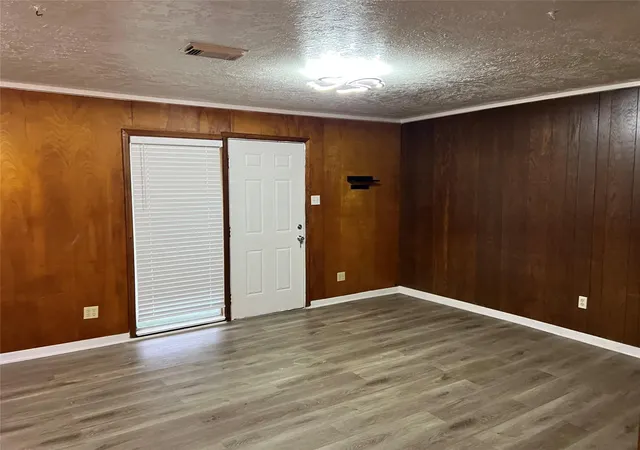 4th image of 215 13Th St, Dickinson, TX 77539 | MLS# 67796808