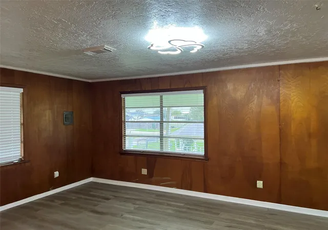 5th image of 215 13Th St, Dickinson, TX 77539 | MLS# 67796808