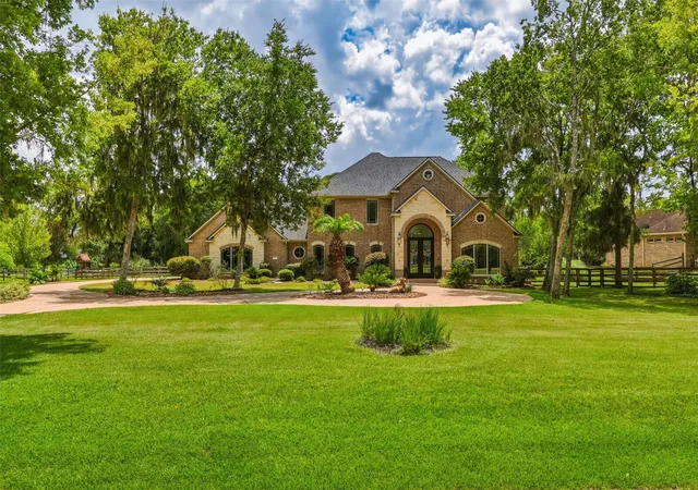 Photo 3 of Sale Pending at 3406 Wellspring Lake Dr, Fulshear, TX 77441 | MLS# 25070865 | Listing updated on 2026-09-15