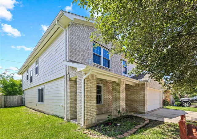 Photo 3 of Single family home for sale at 21115 Arcadia Park Ln, Humble, TX 77338 | MLS# 63429003 | Listing updated on 2026-09-08