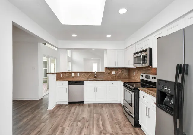 3rd image of 1914 Courtney Lane Dr, Houston, TX 77042 | MLS# 49197041