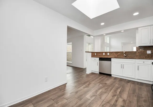 4th image of 1914 Courtney Lane Dr, Houston, TX 77042 | MLS# 49197041