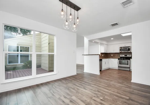 5th image of 1914 Courtney Lane Dr, Houston, TX 77042 | MLS# 49197041