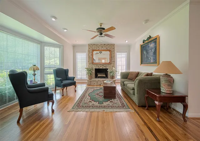 Photo 3 of Single family home for sale at 826 Heights Blvd, Houston, TX 77007 | MLS# 56486388 | Listing updated on 2026-09-26