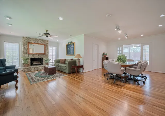 Photo 3 of Single family home for sale at 826 Heights Blvd, Houston, TX 77007 | MLS# 56486388 | Listing updated on 2026-09-26