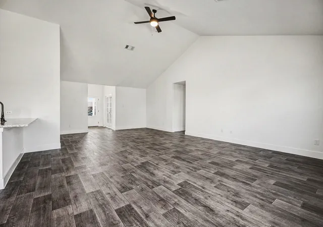 Photo 4 of Single family home for sale at 720 Greystone Ln, Angleton, TX 77515 | MLS# 41196145 | Listing updated on 2026-09-02