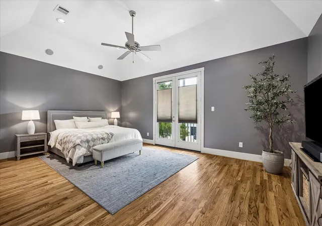 Photo 4 of Sale Pending at 6010 Tyne St, Houston, TX 77007 | MLS# 65443140 | Listing updated on 2026-09-16