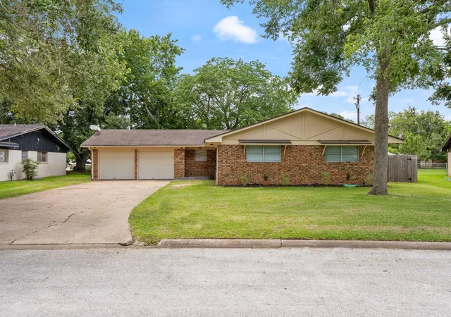 1st image of 4108 Crescent Dr, Bay City, TX 77414 | MLS# 86354972