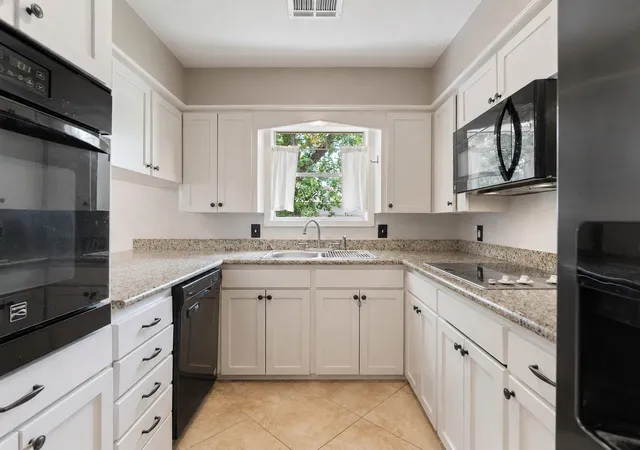 Photo 4 of Single family home for sale at 4108 Crescent Dr, Bay City, TX 77414 | MLS# 86354972 | Listing updated on 2026-08-25